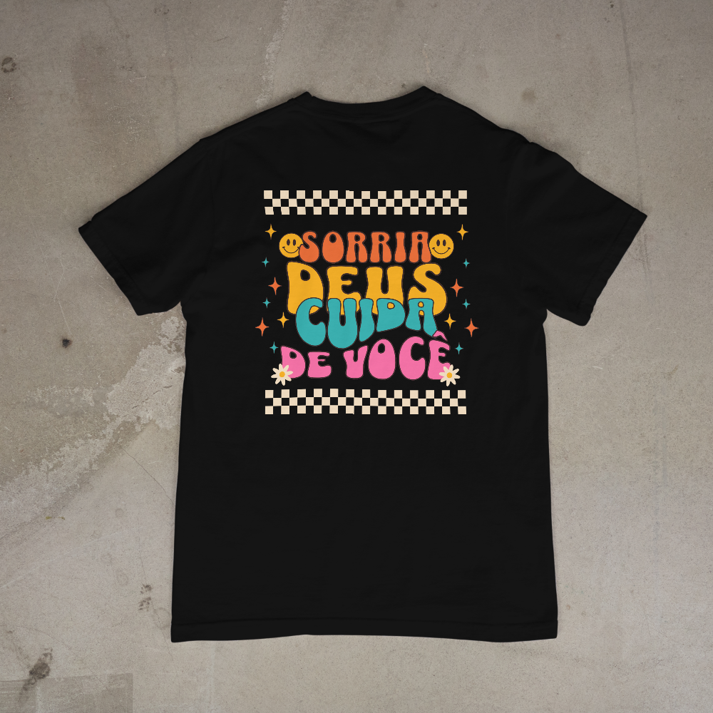 Camiseta StreetWear - Sorria Deus cuida de você