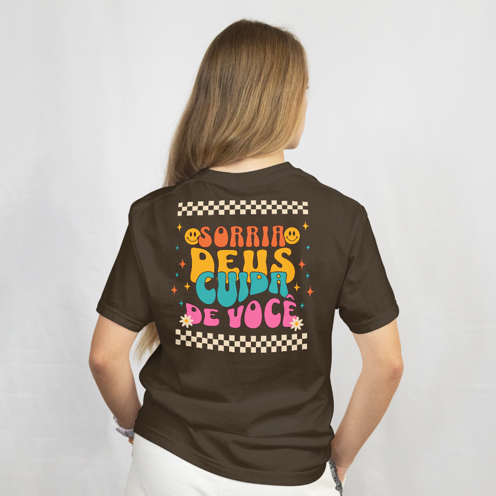 Camiseta StreetWear - Sorria Deus cuida de você