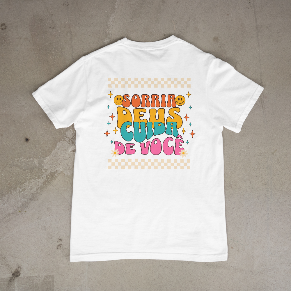 Camiseta StreetWear - Sorria Deus cuida de você